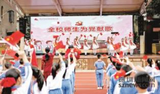 “百万摩托大军只剩我华叔了!”湖南58岁大叔带妻骑摩托返乡,一身装备酷似机车少年